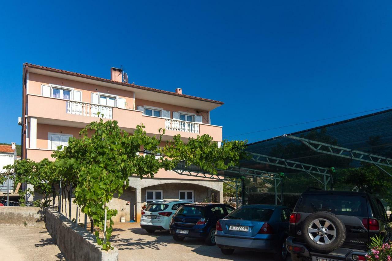 Apartments Bonifacic Пунат Экстерьер фото